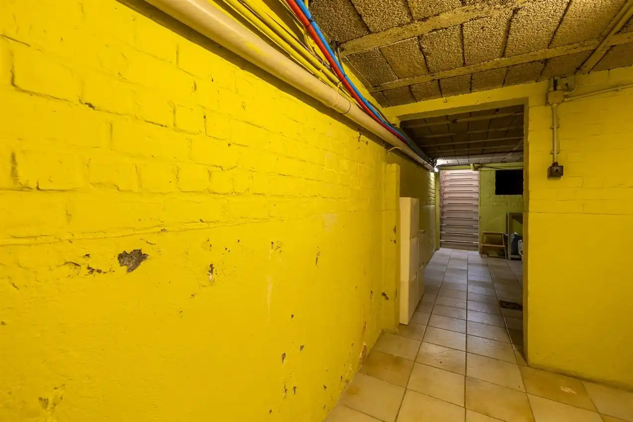 Ruime retrowoning met EPC C,  zuidtuin en achterliggende toegang. foto 46