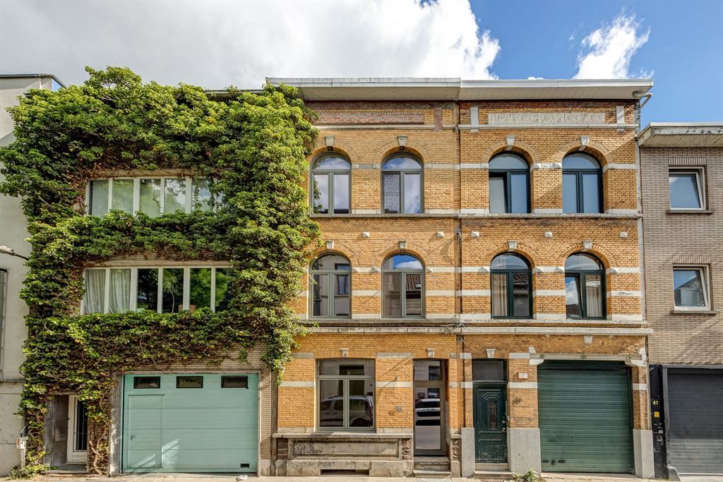 Karaktervolle woning met legio indelingsmogelijkheden foto {{pictureIndex}}