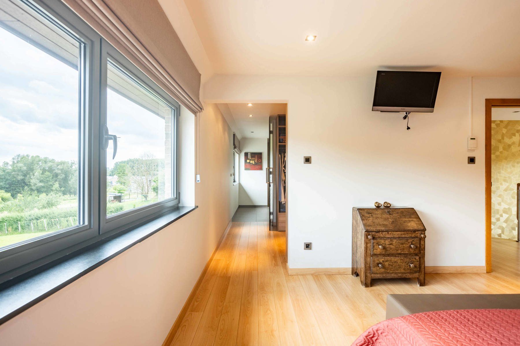 Instapklare woning 4 slpks met zwembad en poolhouse foto 17