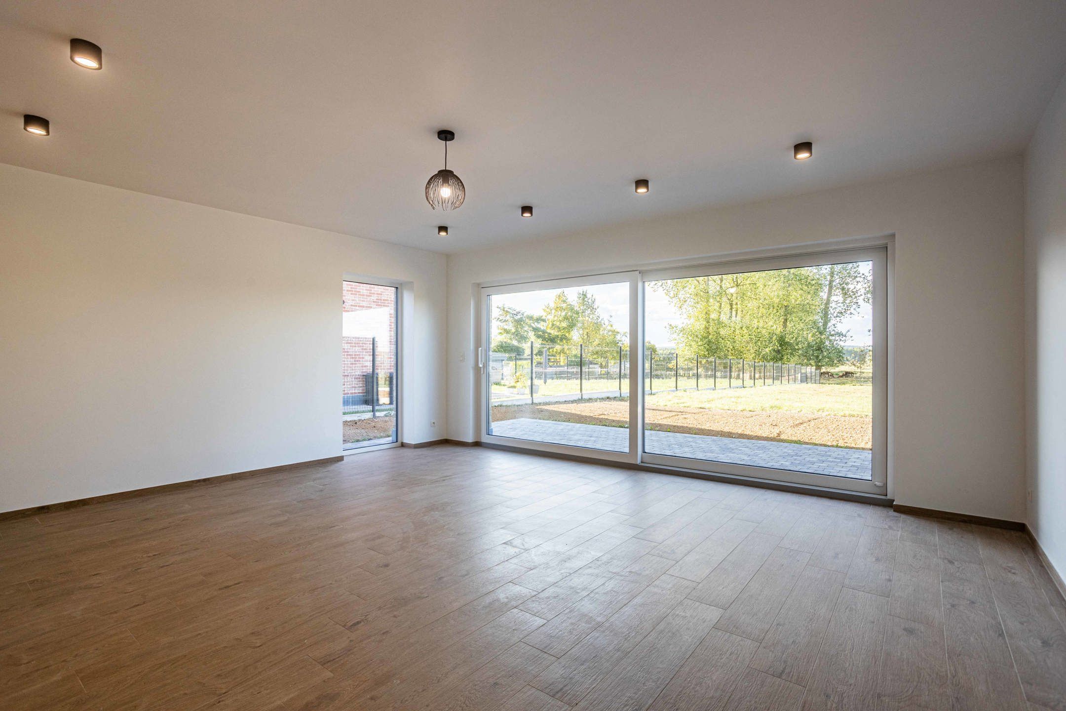 Prachtige nieuwbouwwoning omringd door groen en natuur. foto 5