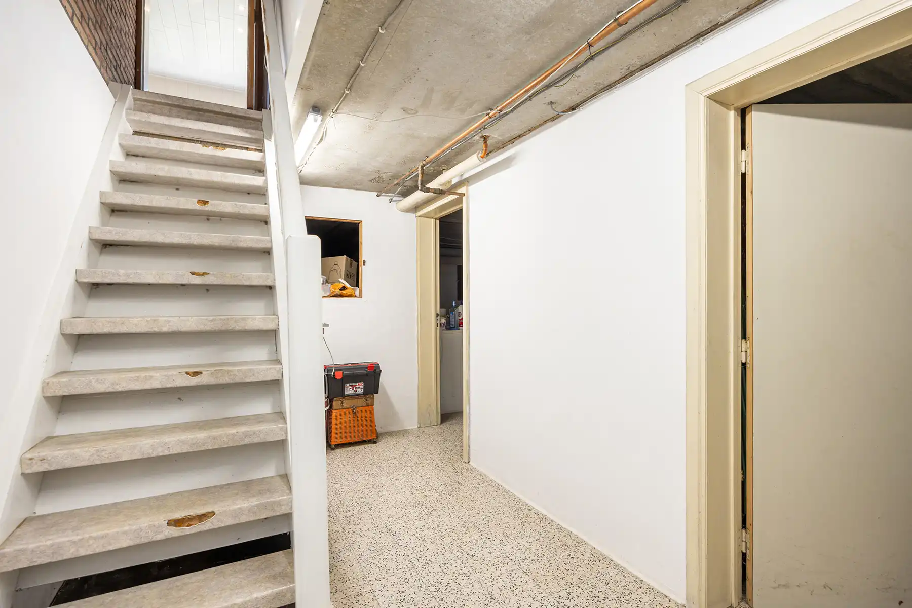 Landhuis met private tuin, vier slaapkamers en twee garages foto 21
