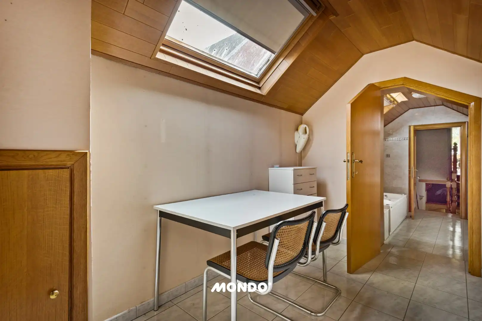 Te renoveren HOB met oprit, garage & potentieel te Opwijk. foto 17