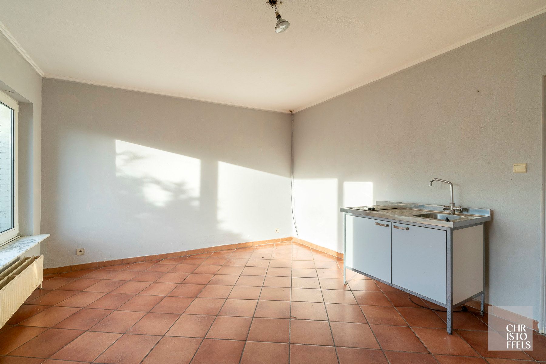 Te renoveren woning met 3 slaapkamers op ruim perceel van 1.085 m² foto 11