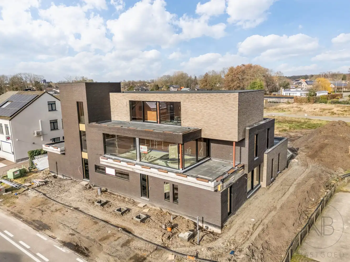 Gelijkvloers appartement met 3 slaapkamers incl. parking en kelderberging foto {{pictureIndex}}