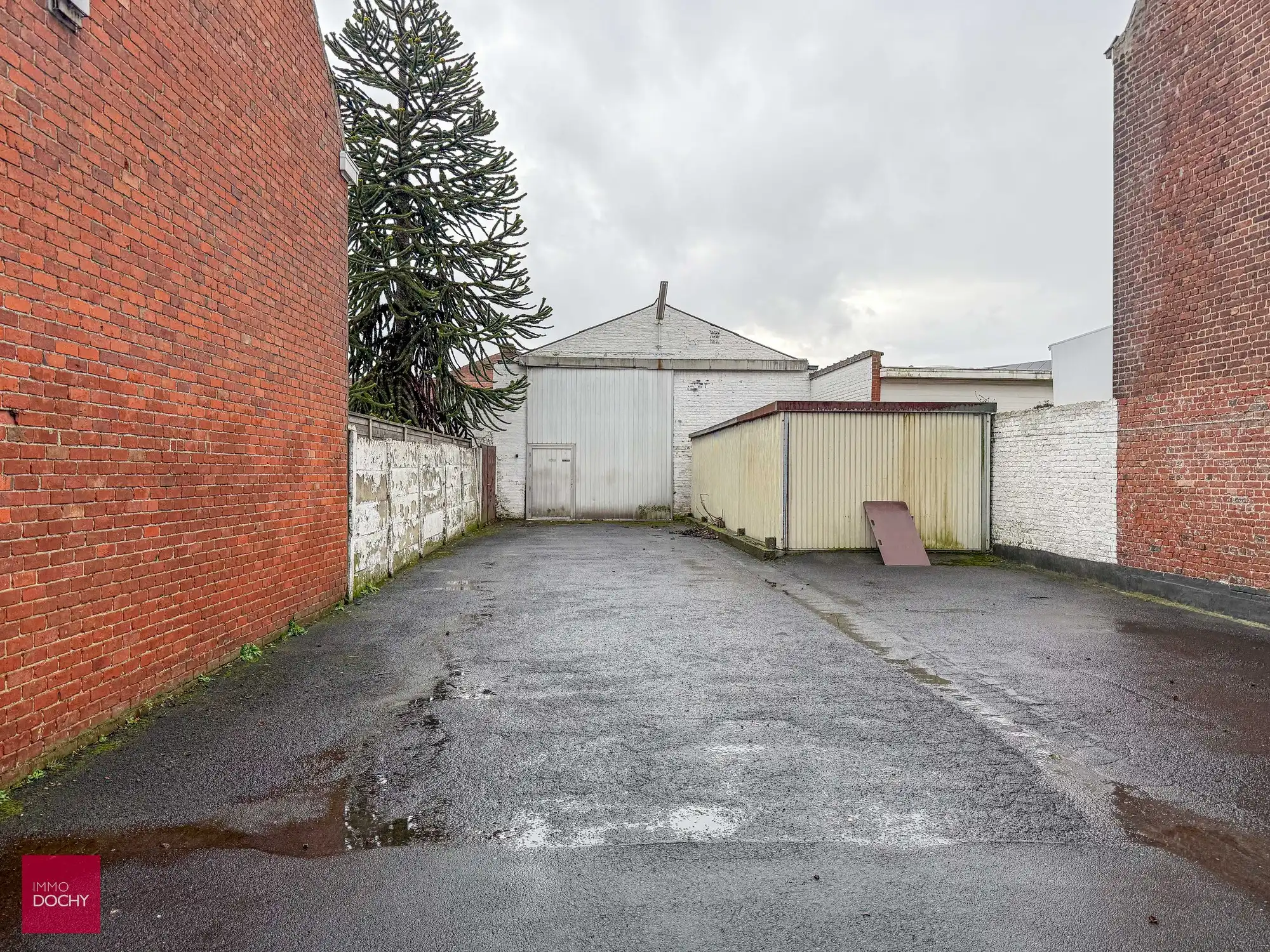 Magazijnen met overdekte loskaaien en burelen | vlotte verbindingen foto 10