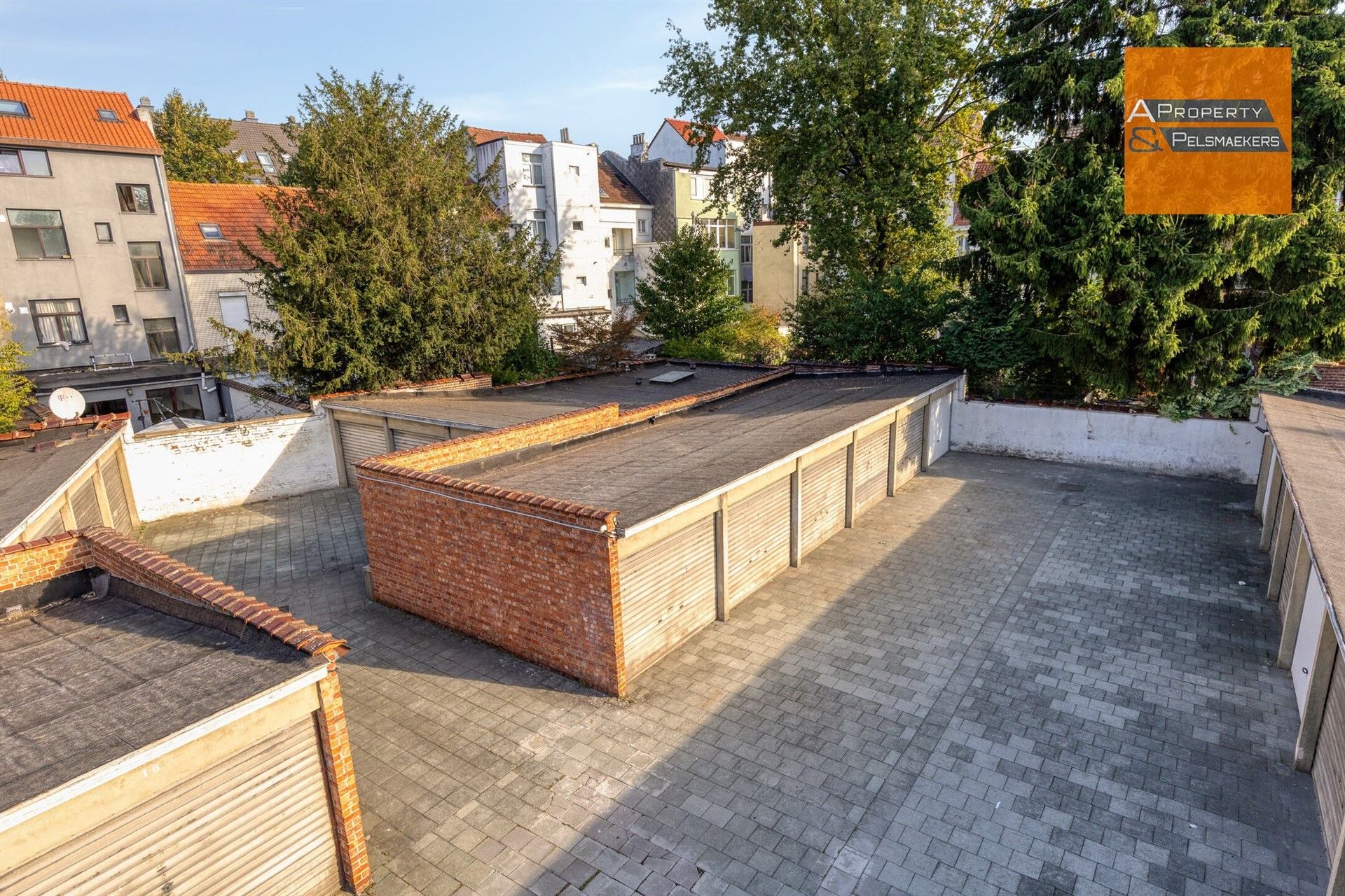 29 gesloten garageboxen te koop in een lot. foto 10