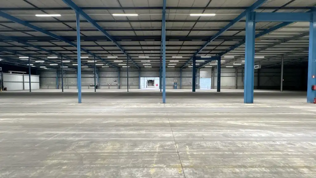 Logistieke loods met laadkades te huur nabij E19 in Kontich foto 7
