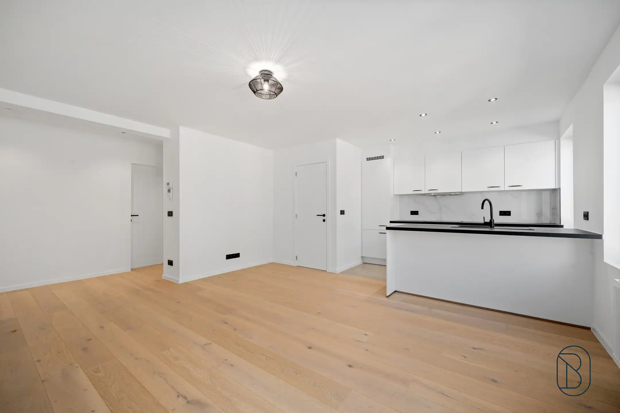 Recent gerenoveerd appartement met terras in Wevelgem foto 4