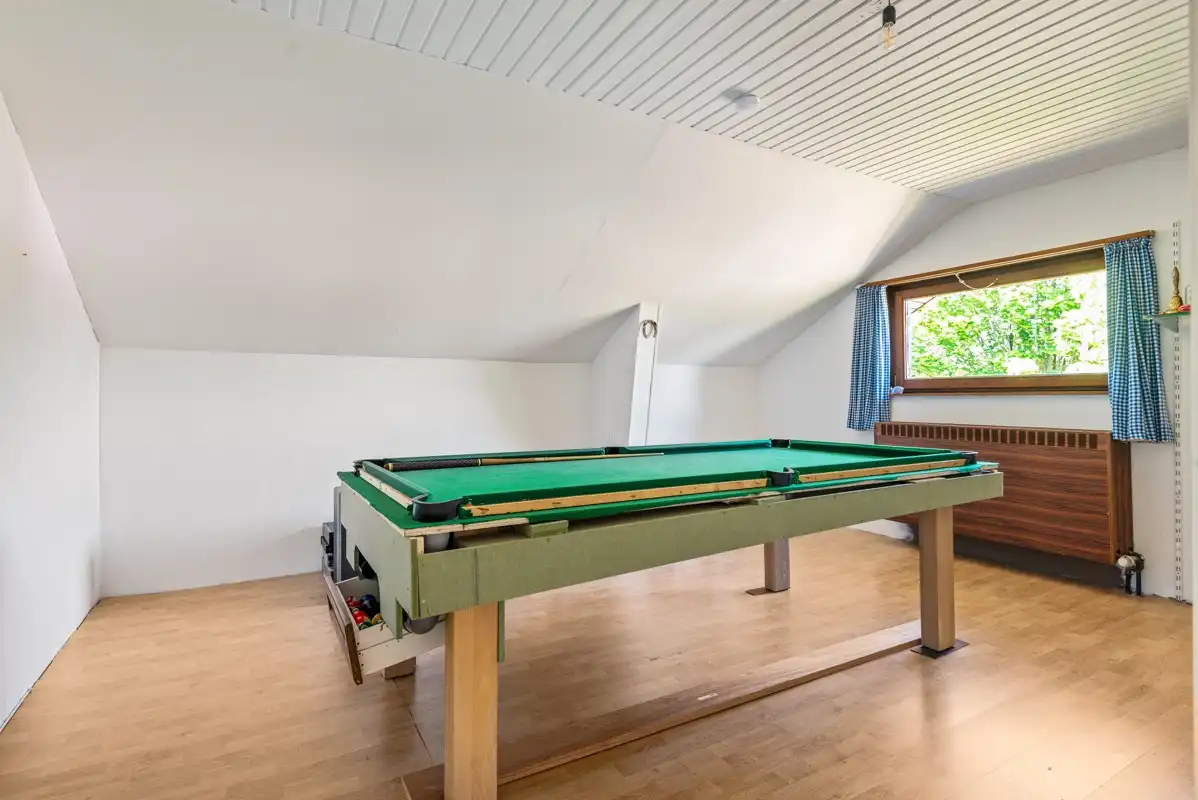 Gelijkvloerswoning met 3 - 4 slaapkamers, garage & prachtig omheinde tuin. foto 16
