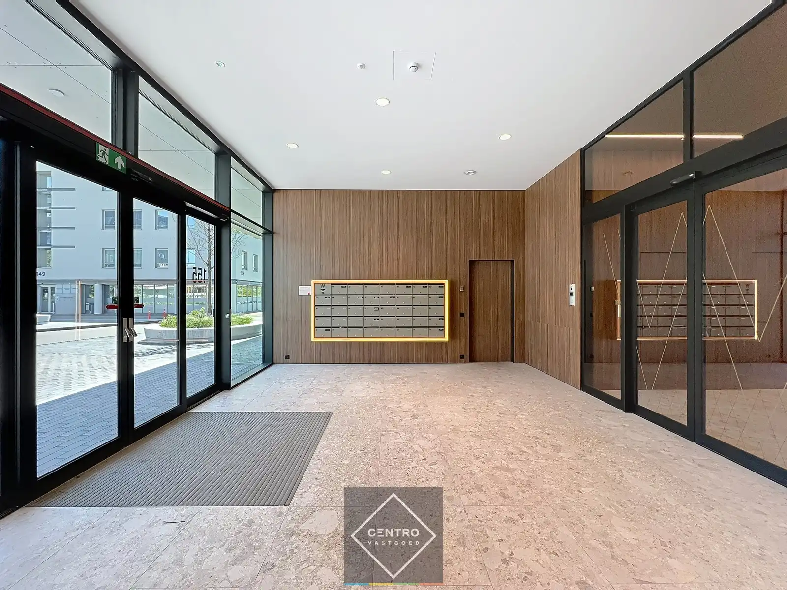 SCHERP GEPRIJSDE kantoorruimte (±240m²) met prachtige zichten in de Westwing Tower op de derde verdieping ! foto 5
