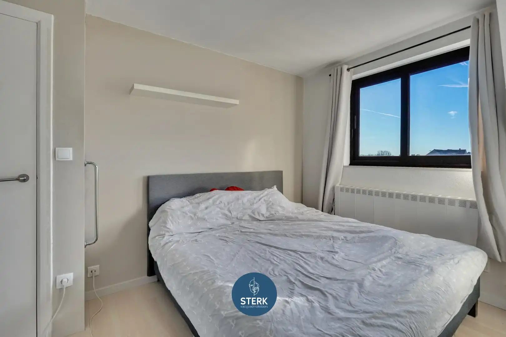 APPARTEMENT MET 2 SLPKS OP EEN GUNSTIGE LOCATIE TE GELLIK-LANAKEN !  foto 12