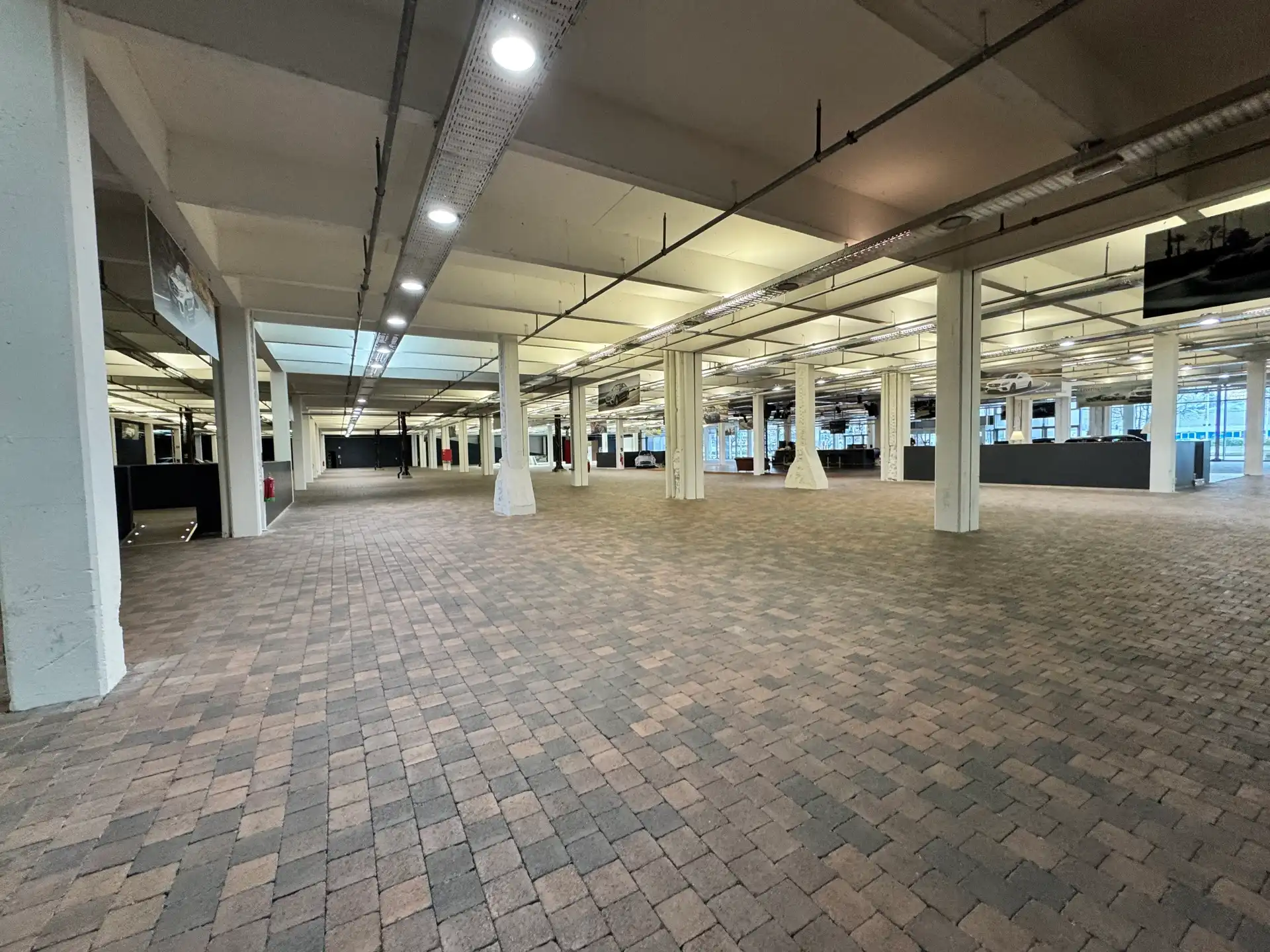 Strategische zichtlocatie te huur te Antwerpen!  foto 2