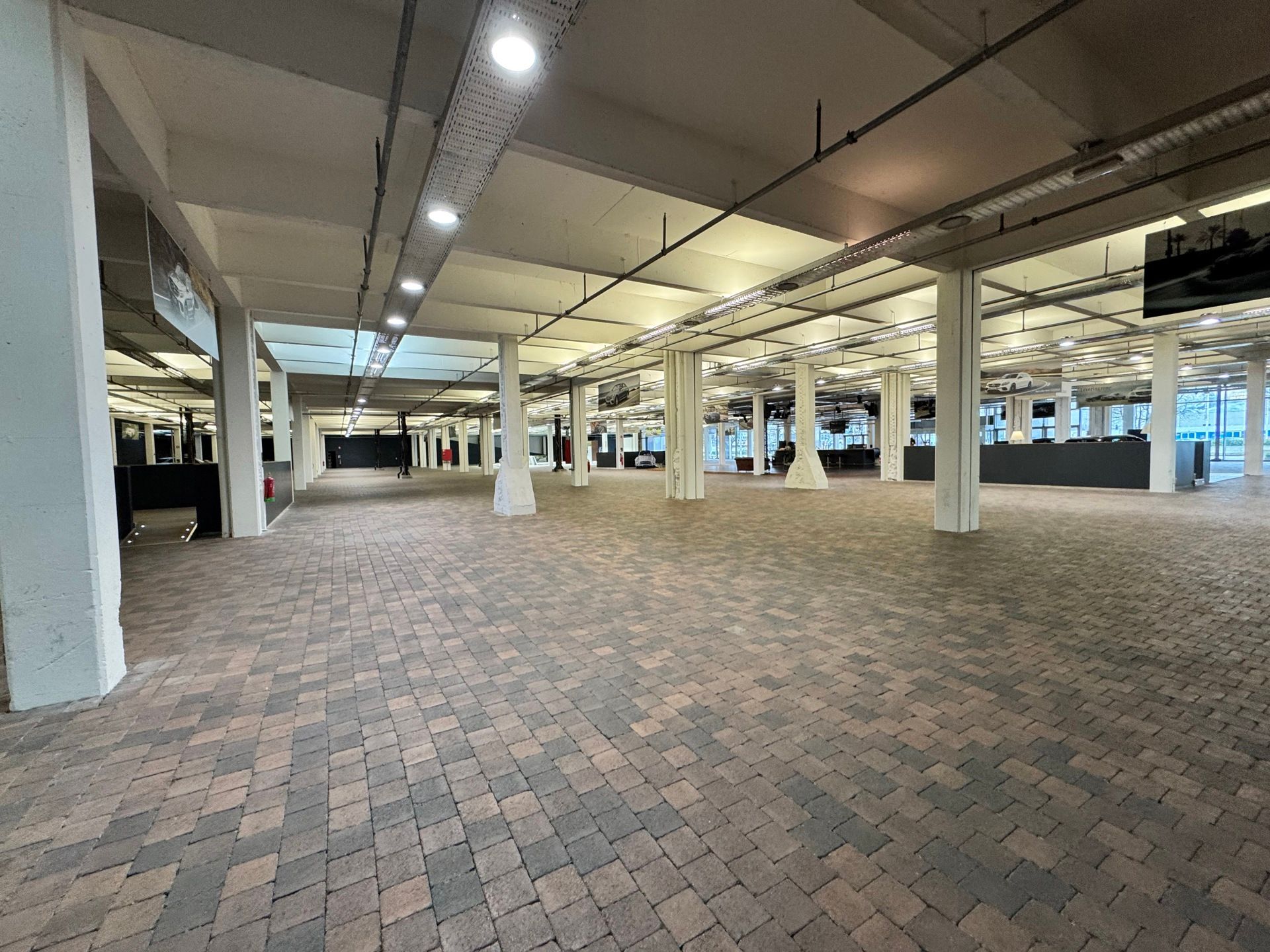 Strategische zichtlocatie te huur te Antwerpen!  foto 2