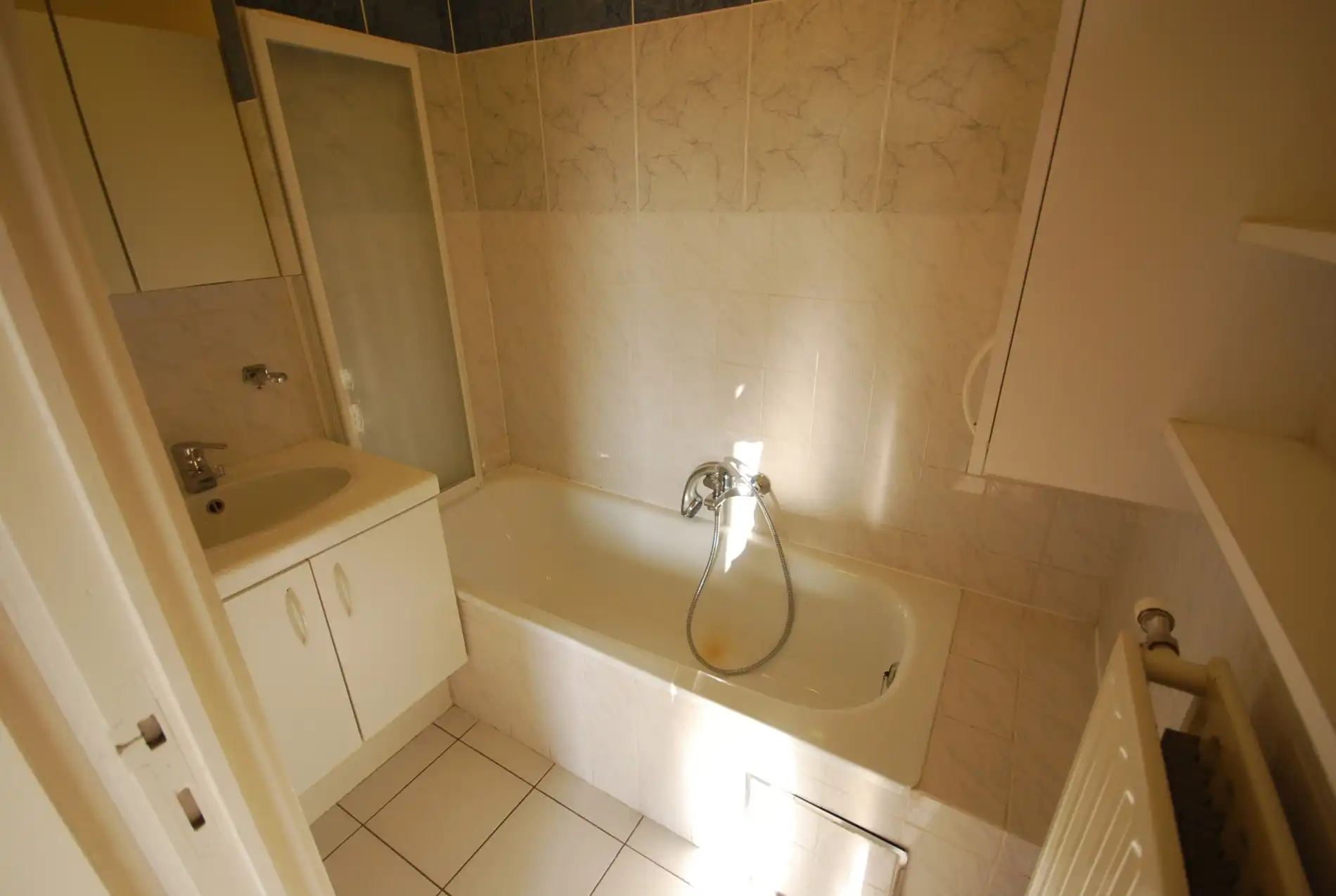 ÉÉNSLAAPKAMERAPPARTEMENT MET RUIM TERRAS foto 6