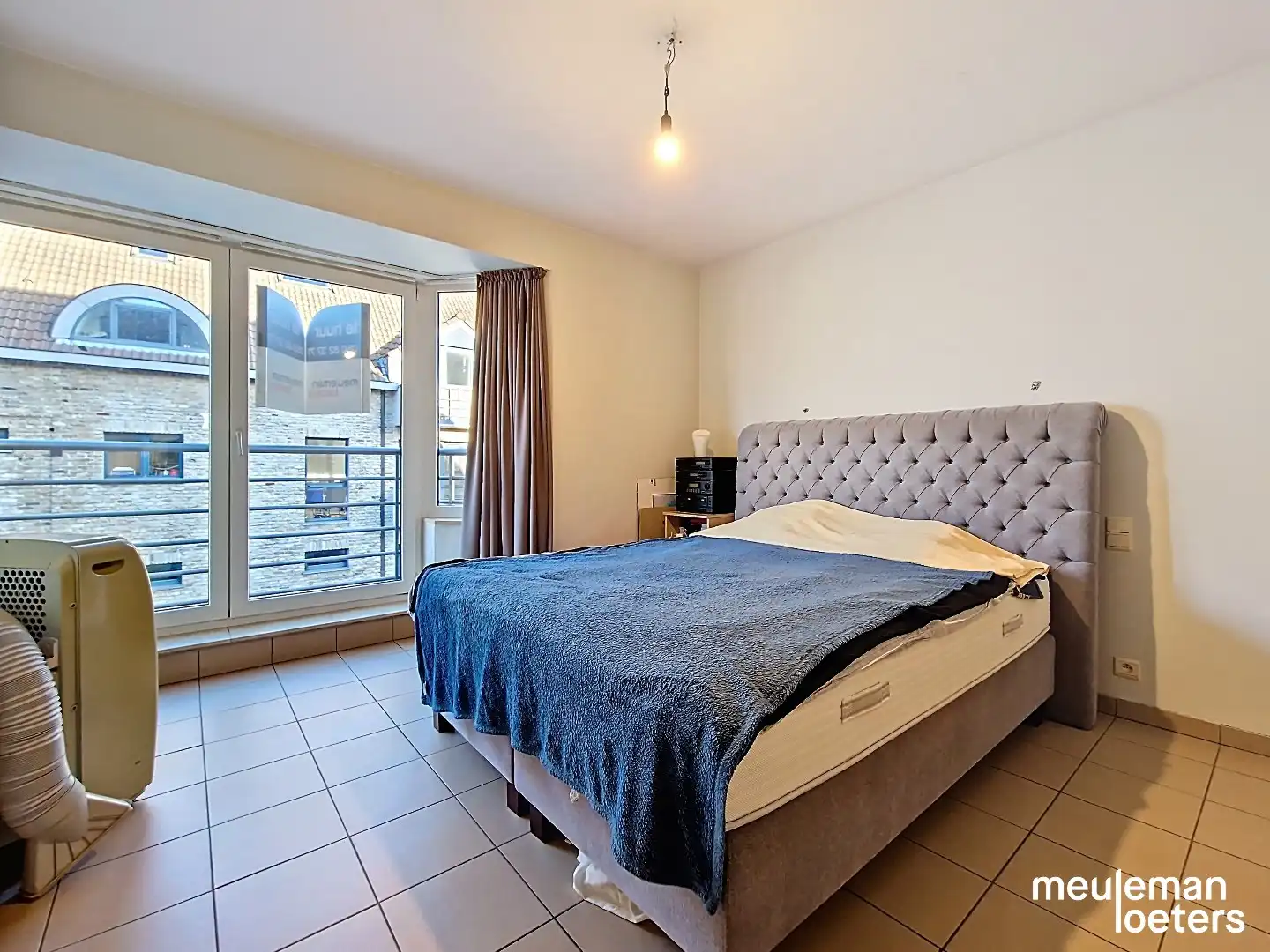 Lichtrijk appartement met terras en parking foto 10