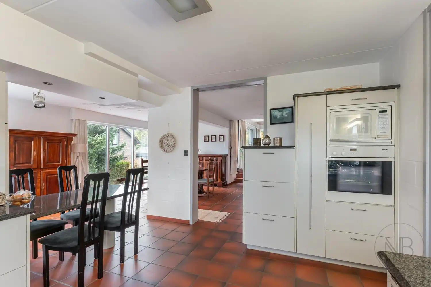 Pand met vergunde praktijkruimte, woonst, garage en carport in Opglabbeek foto 26