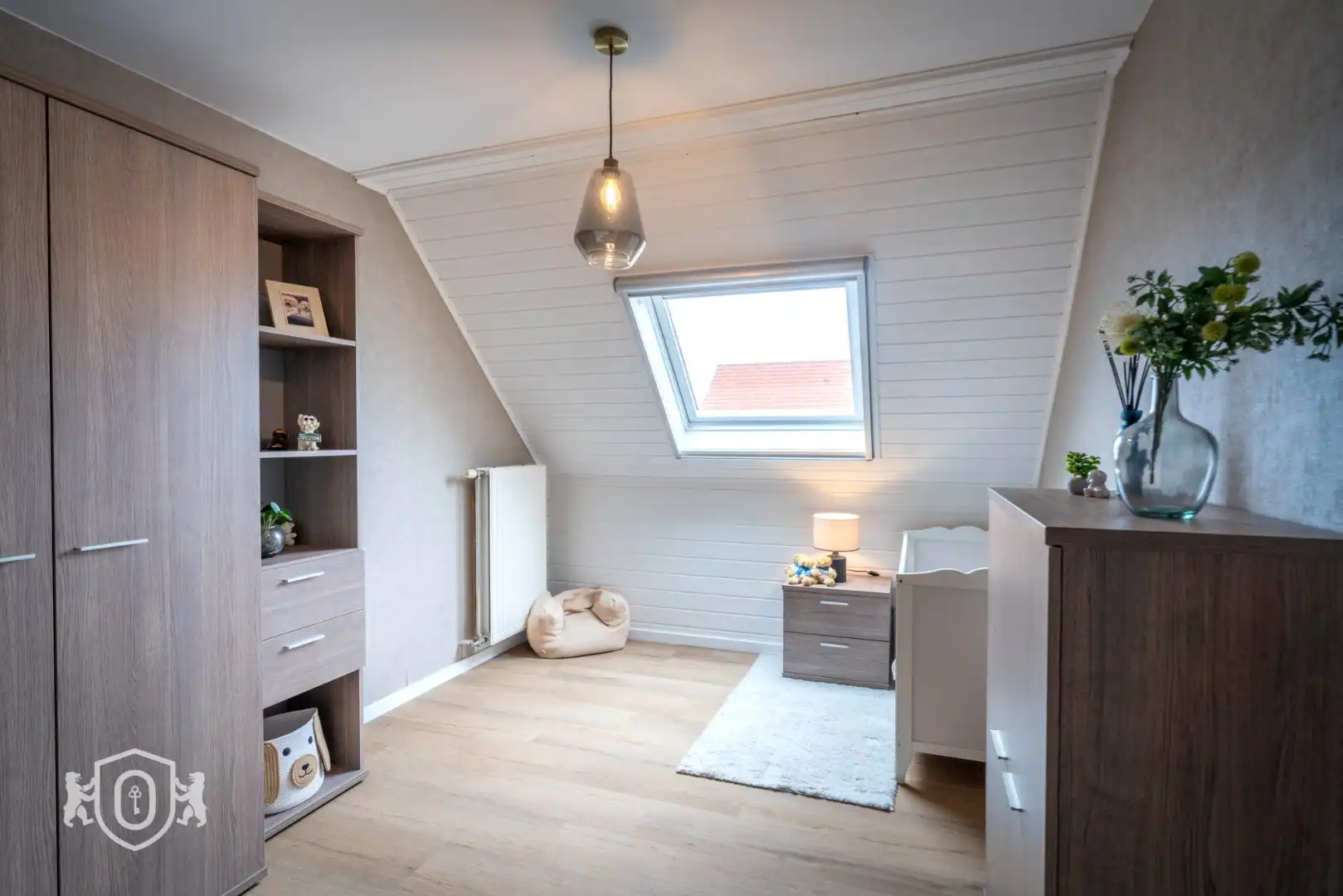 Halfopen 4-slpkr woning met tuin & garage foto 24