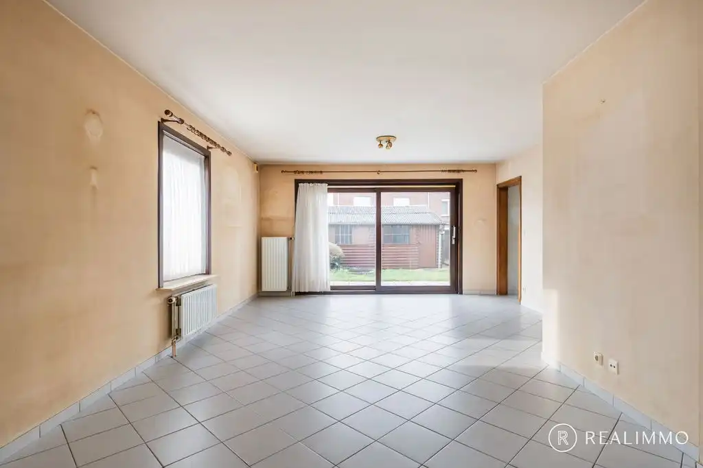 Ruime op te frissen, halfopen bebouwing te Zwevegem foto 4