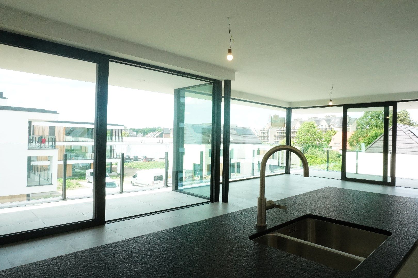 Uitzonderlijk en luxueus nieuwbouwappartement met 2 badkamers, 2 terrassen en autostaanplaats foto 12