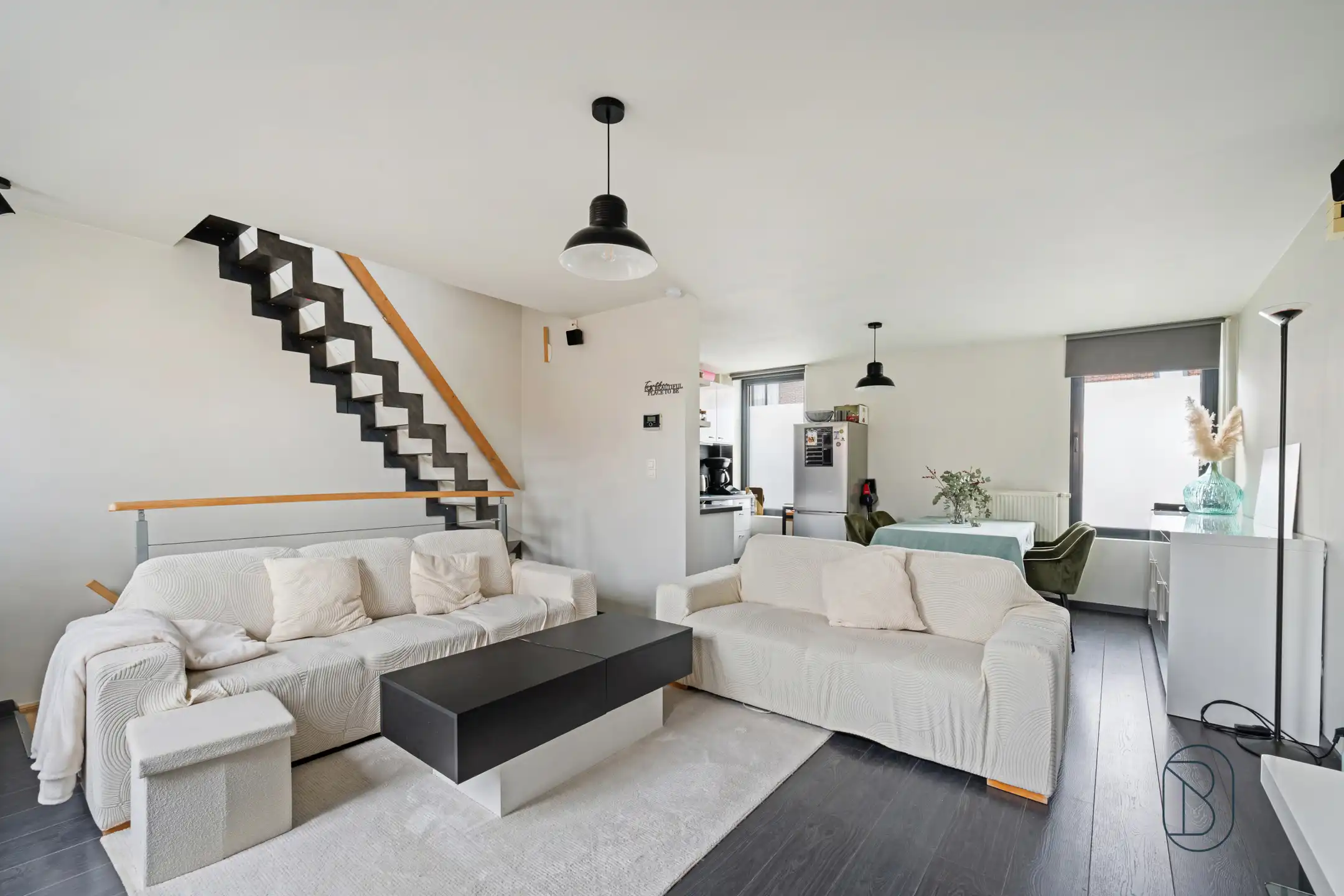 Topgelegen handelspand met verhuurd duplexappartement foto 8