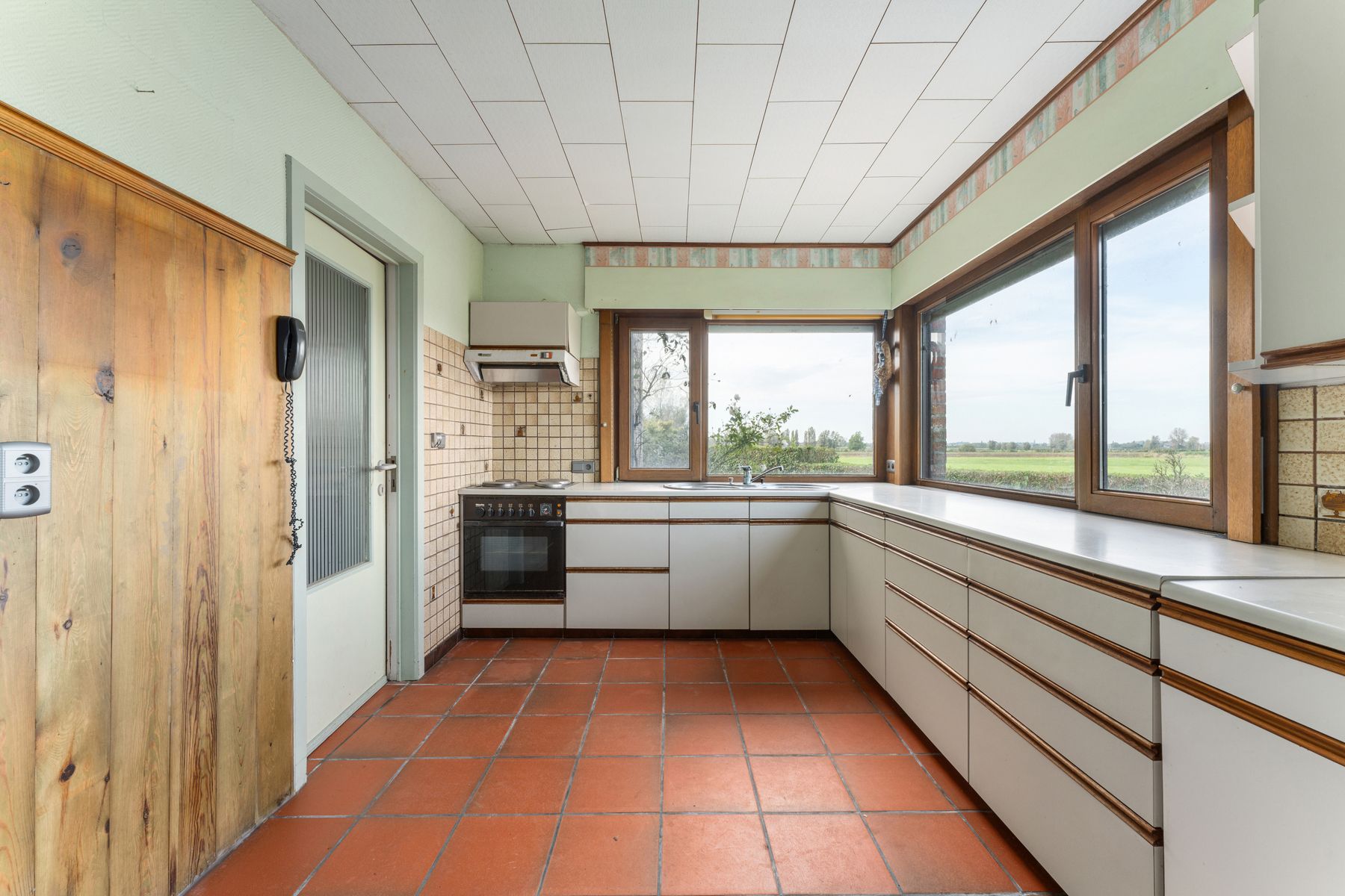 Te renoveren woning met uniek verzicht op 639m² foto 12