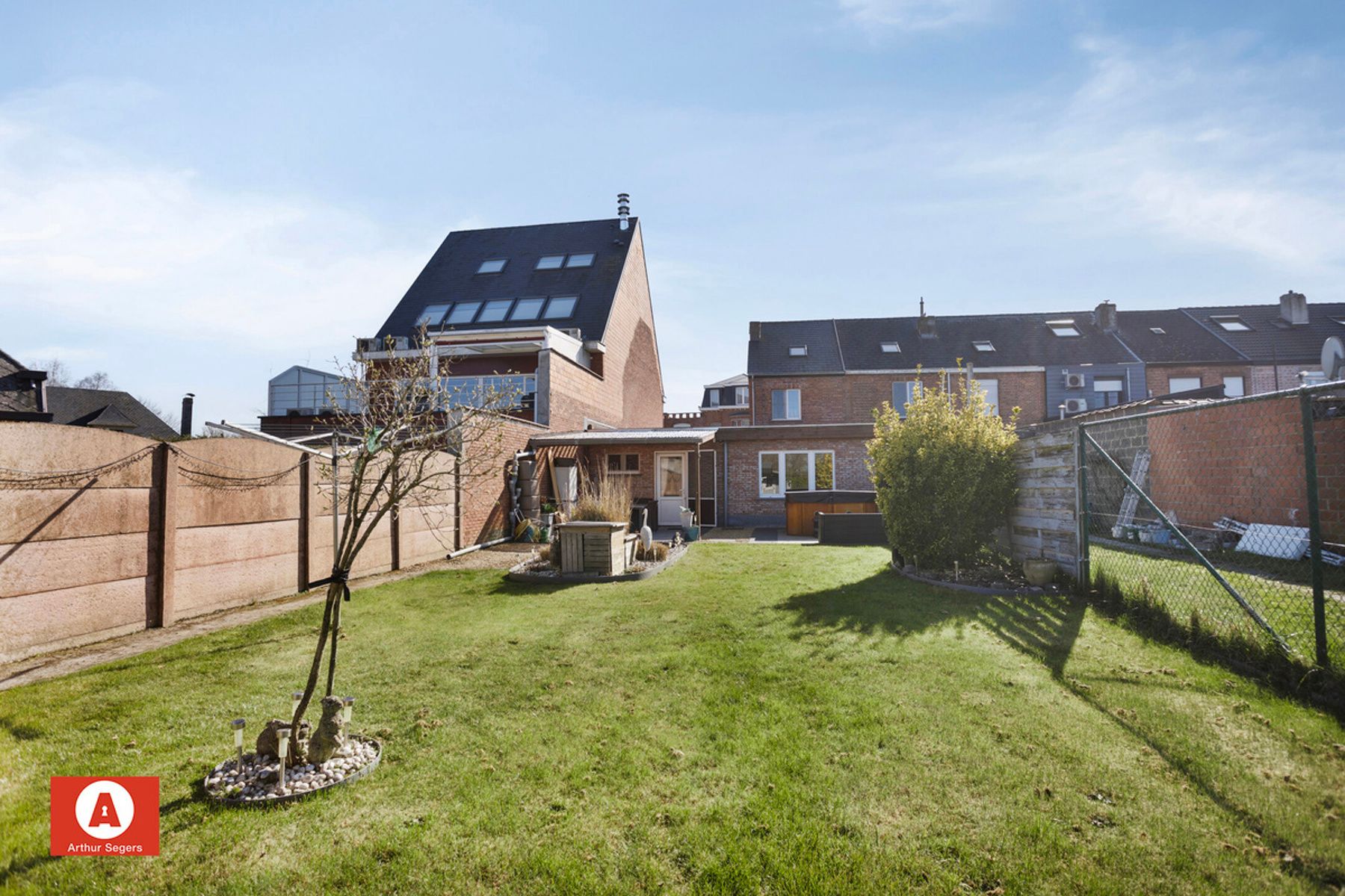 Gezinswoning met 4 slaapkamers, tuin en gerenoveerd dak. foto 29