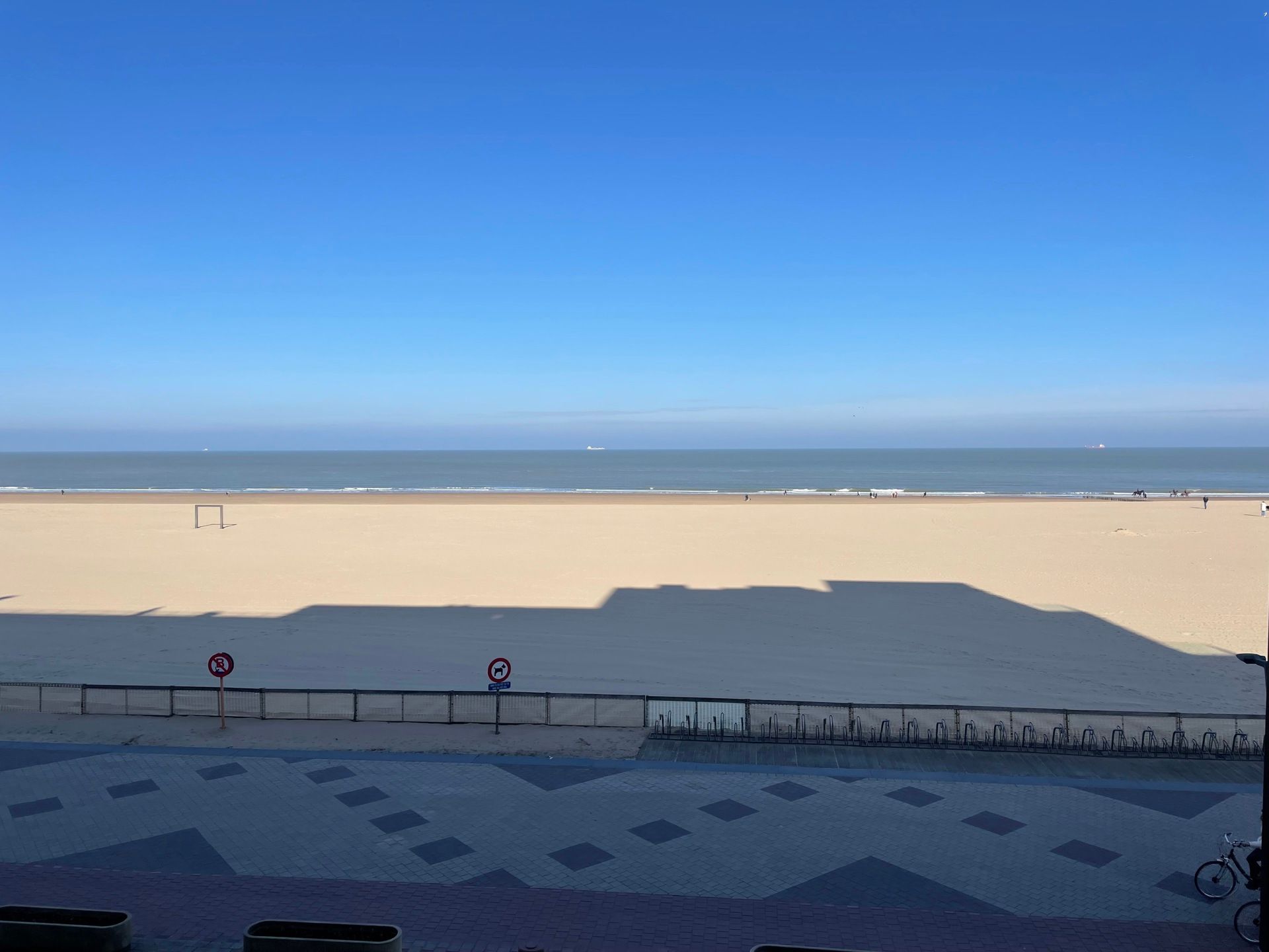 Luxueus gerenoveerd 3SK-appartement met frontaal zeezicht I Knokke foto 1