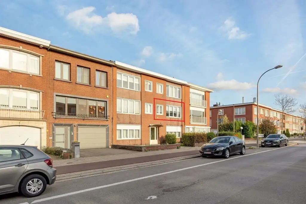 Instapklaar appartement met terras nabij Rivierenhof foto 16