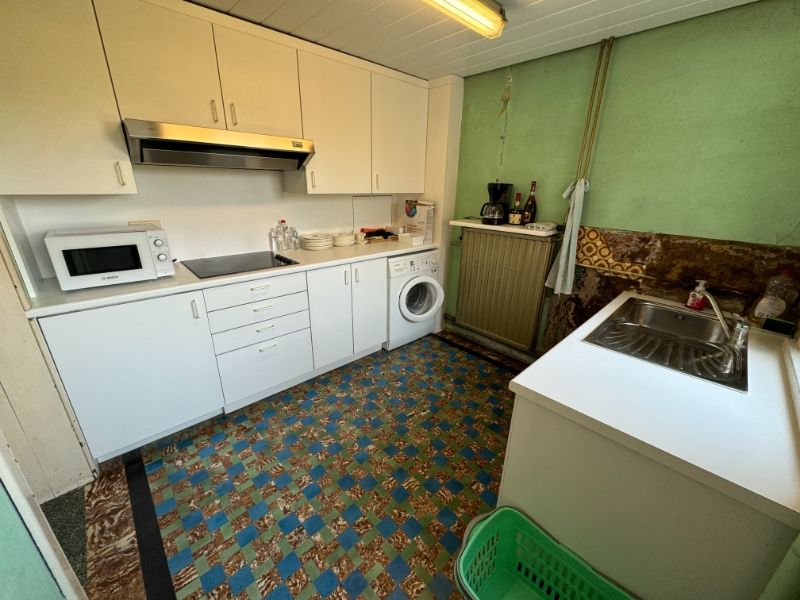 Ruime te renoveren hoeve gelegen in het groen op 1182m². foto 8