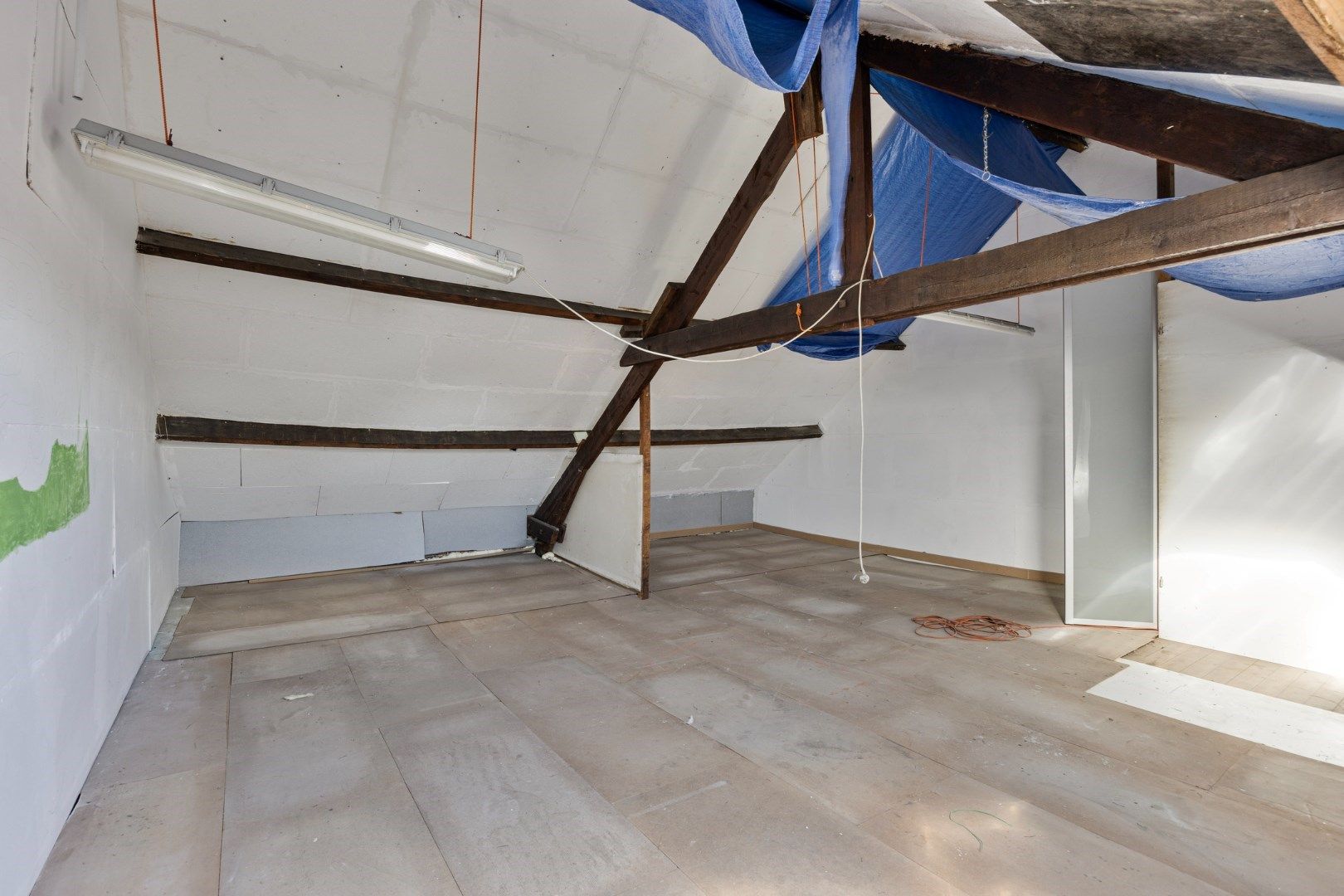 Halfopen hoekwoning met garage en dakterras op toplocatie in Kessel-Lo – renovatieproject met veel potentieel foto 31