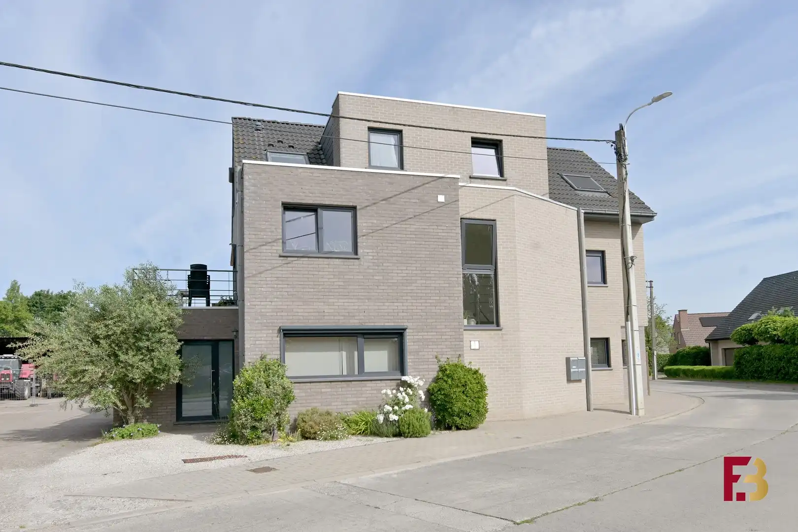 Duplex appartement in het groene Massemen foto {{pictureIndex}}