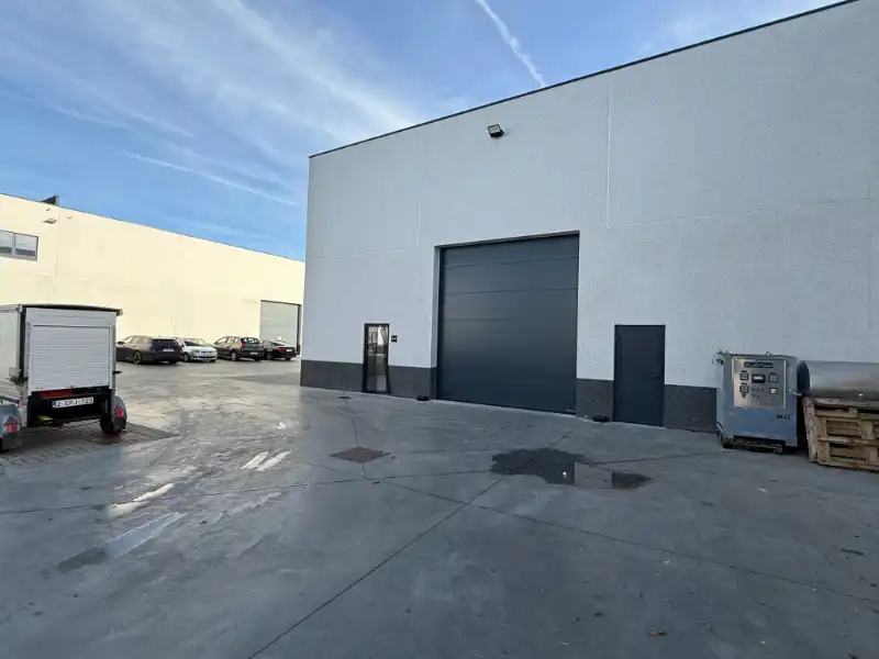 Recent magazijn met kantoorruimte – uitstekende ligging foto 11