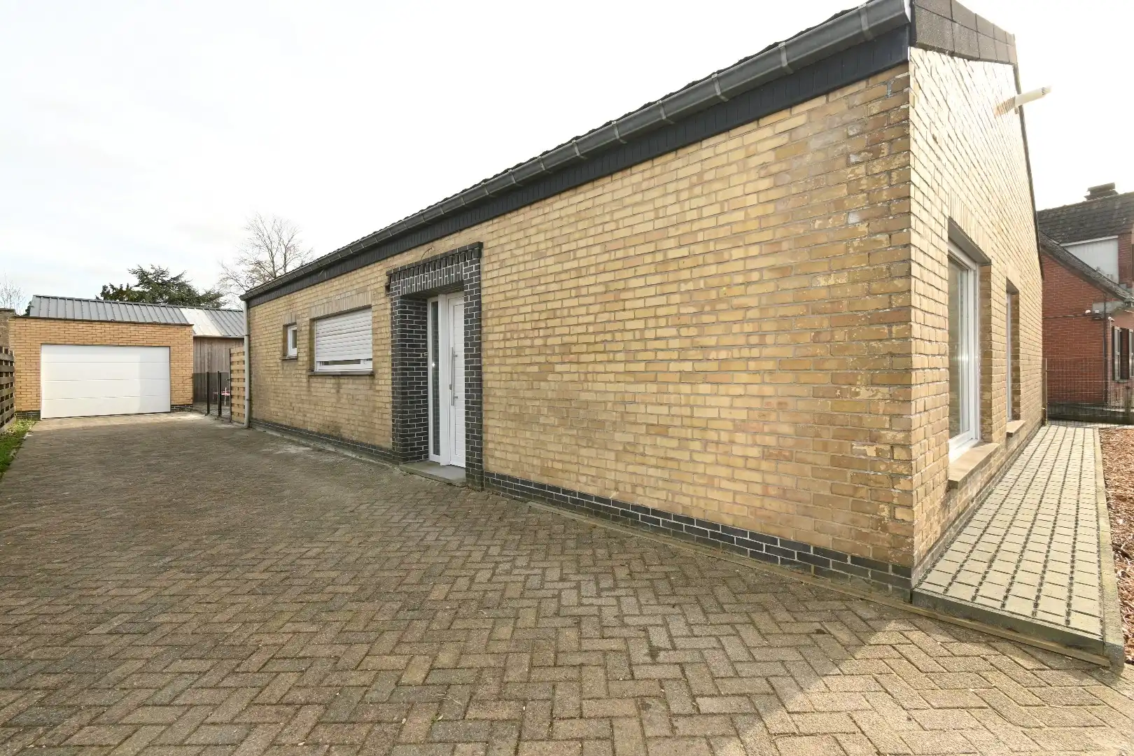 Gerenoveerde bungalow in Maldegem met tuin, terras en garage foto 3