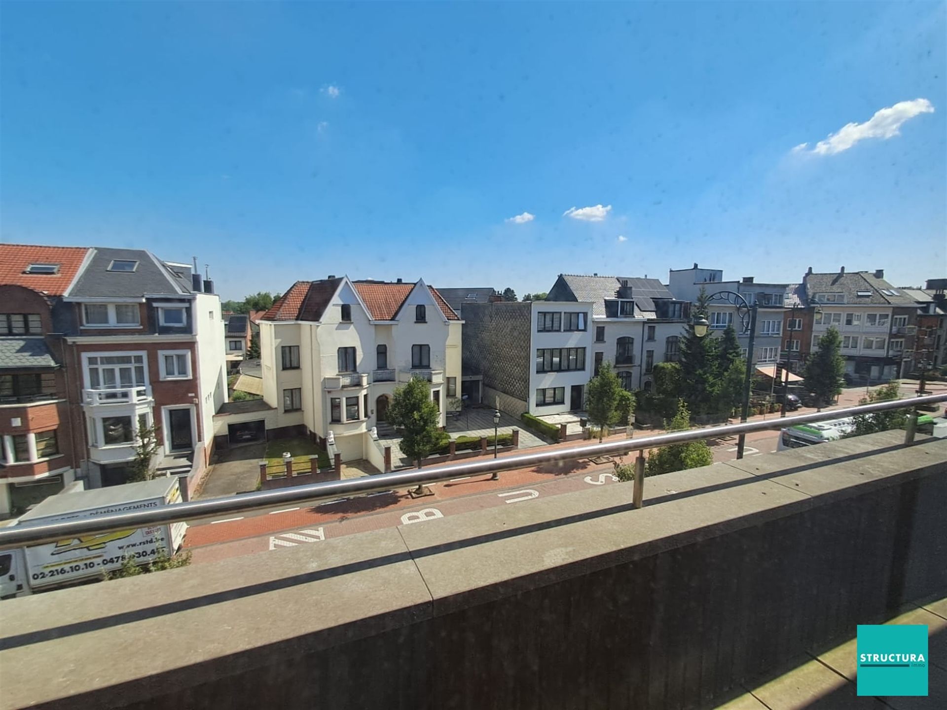 Ruim penthouse met drie slaapkamers, kelderberging en garage op toplocatie. foto 3