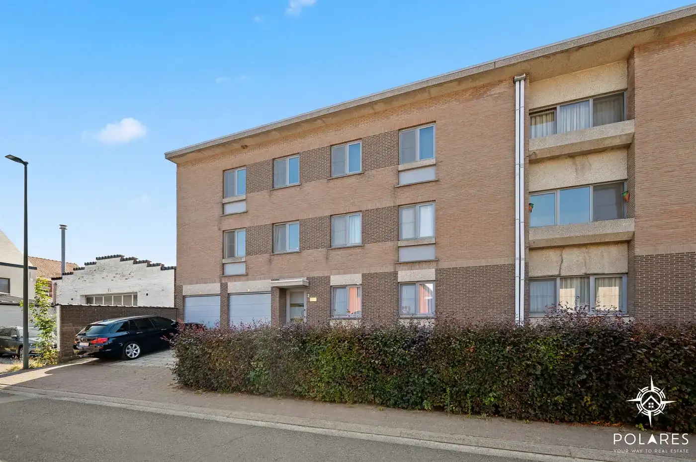 Ruim appartement met 2 slaapkamers, garage en kelder in Nederokkerzeel foto {{pictureIndex}}