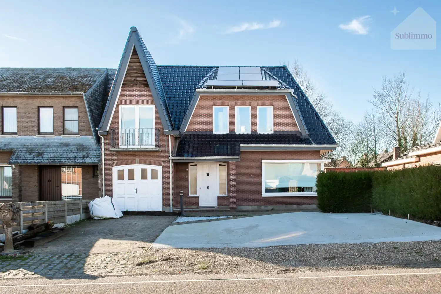 Ruime gezinswoning met 4 slaapkamers en grote tuin te koop in Meerhout foto {{pictureIndex}}