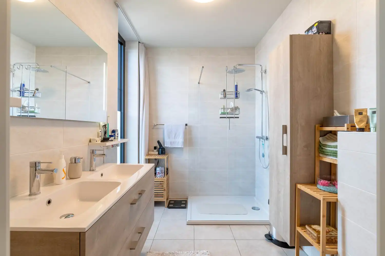 Recent, modern twee-slaapkamer appartement inclusief kelder en twee ondergrondse autostaanplaatsen te Werchter ! foto 20