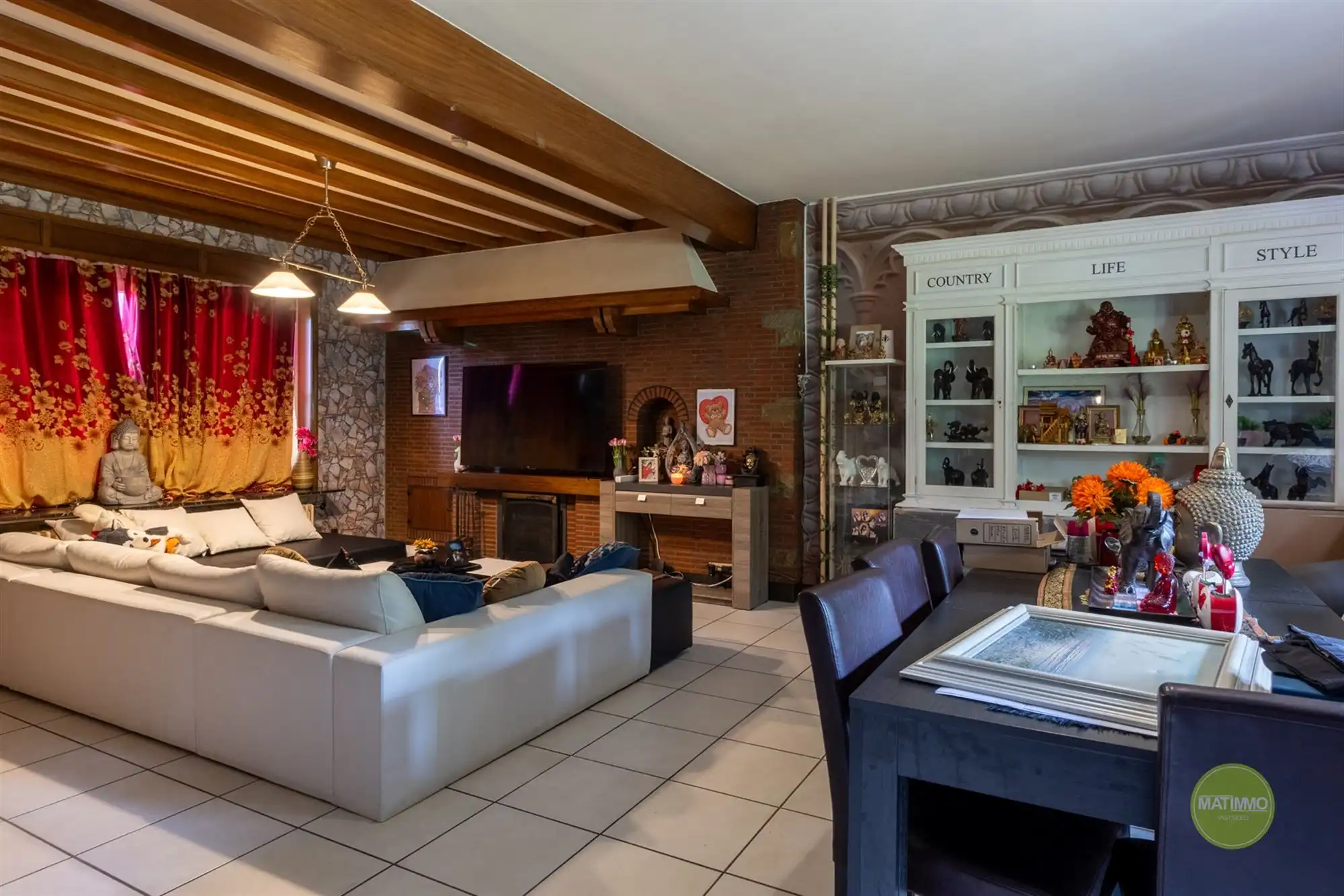 Karaktervolle woning met op royaal perceel in Mol foto 4