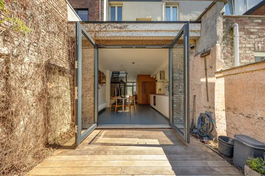 Piekfijn gerenoveerd huis met zonnige stadstuin vlakbij Park Spoor Noord  foto 6