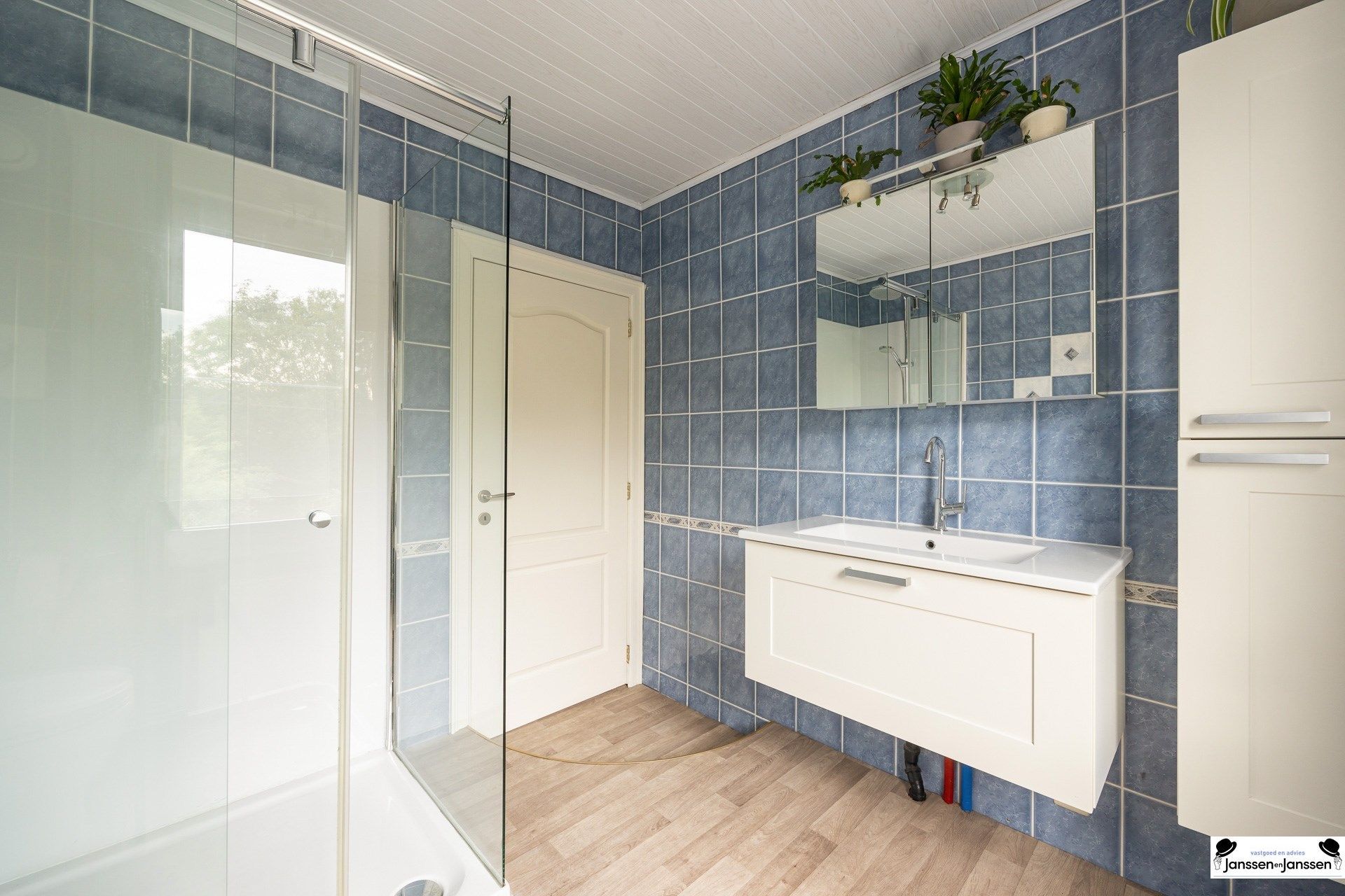 Charmante woning met 3 slaapkamers en gezellige tuin op toplocatie te Merksem foto 11