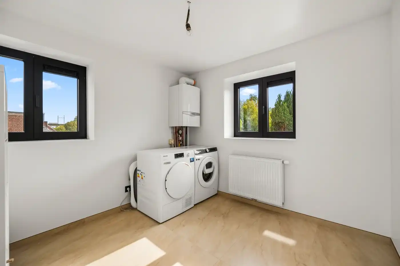 Modern gerenoveerde halfopen woning met 5 slaapkamers, tuin en garage in Tienen foto 15
