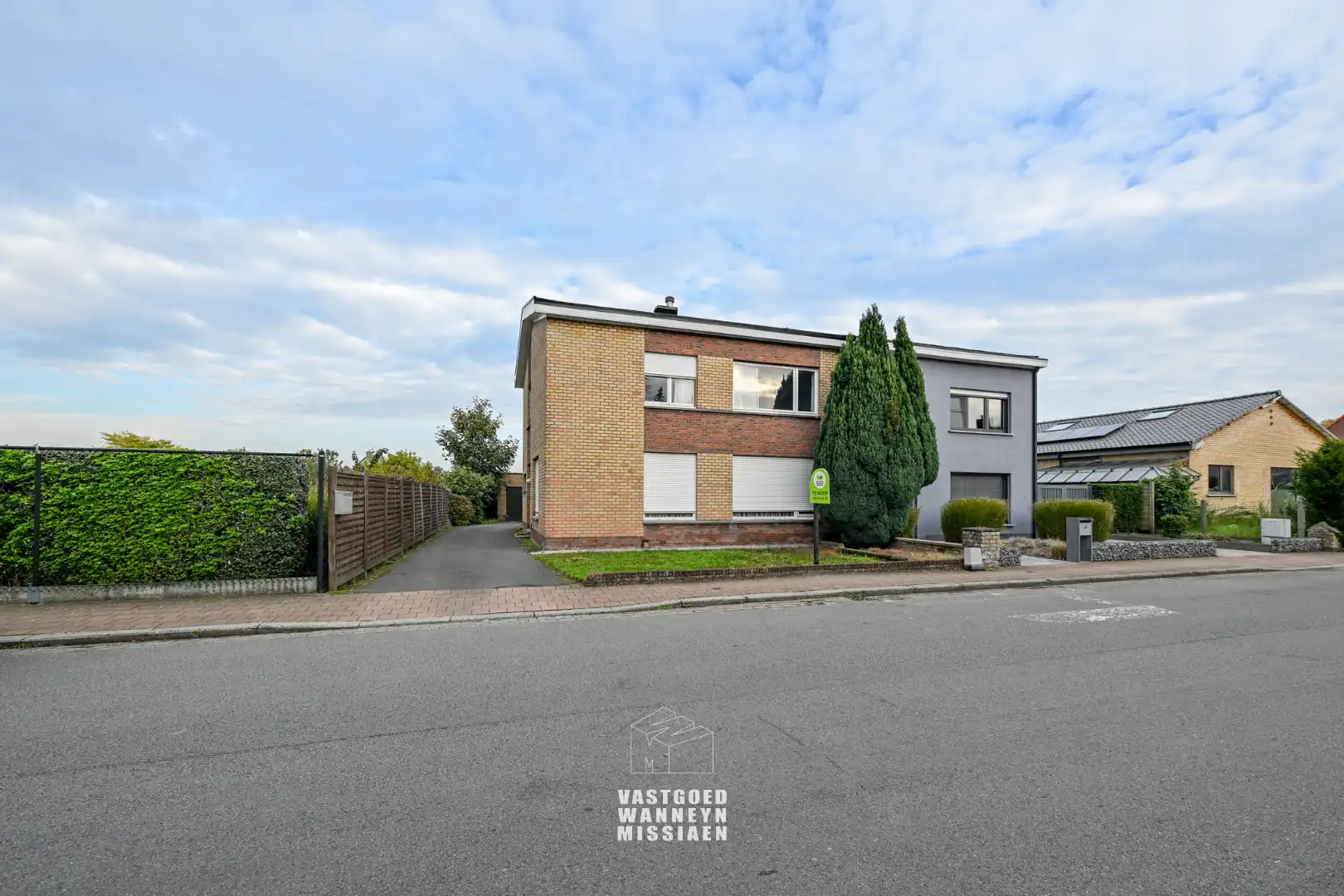Hoofdfoto van de publicatie: Ruime halfopen bebouwing met 4 slaapkamers, garage en tuin