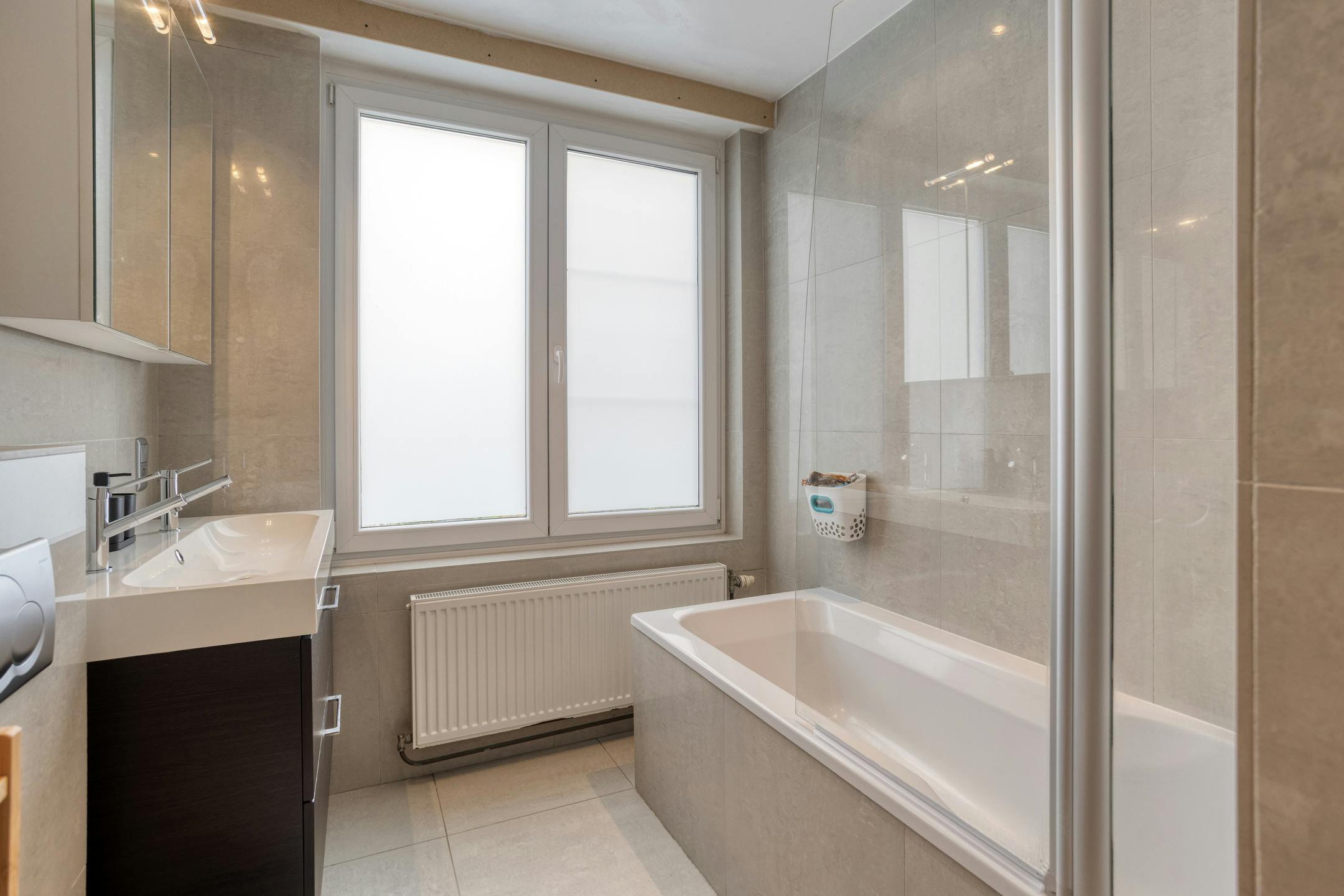 Instapklaar huis te koop in de "Vogeltjeswijk" te Merksem foto 26