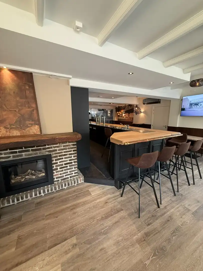 Café-brasserie met ruime privéwoonst in hartje Achel. foto 5