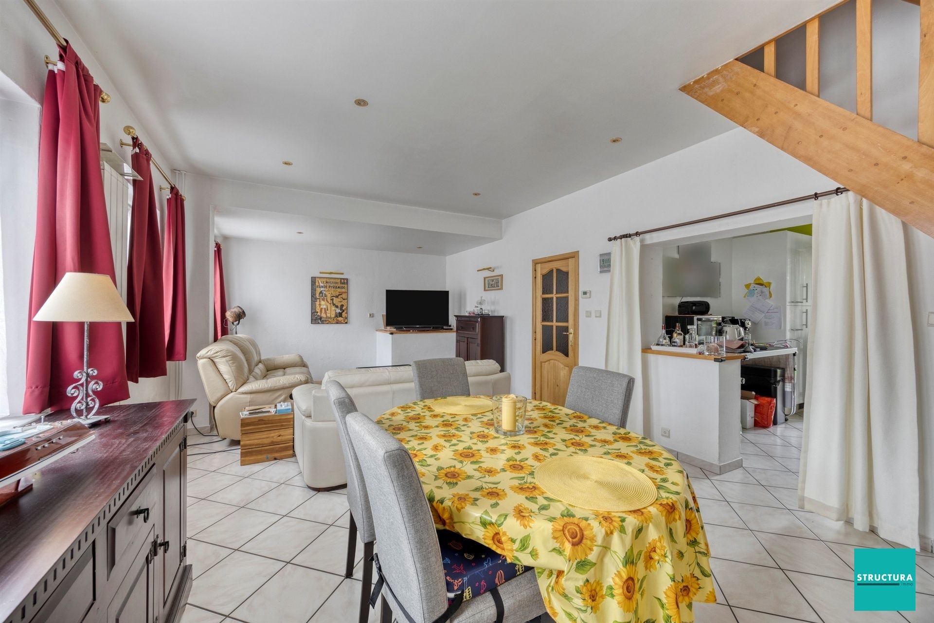 Opbrengsteigendom met 2 appartementen en 7 garageboxen foto 5