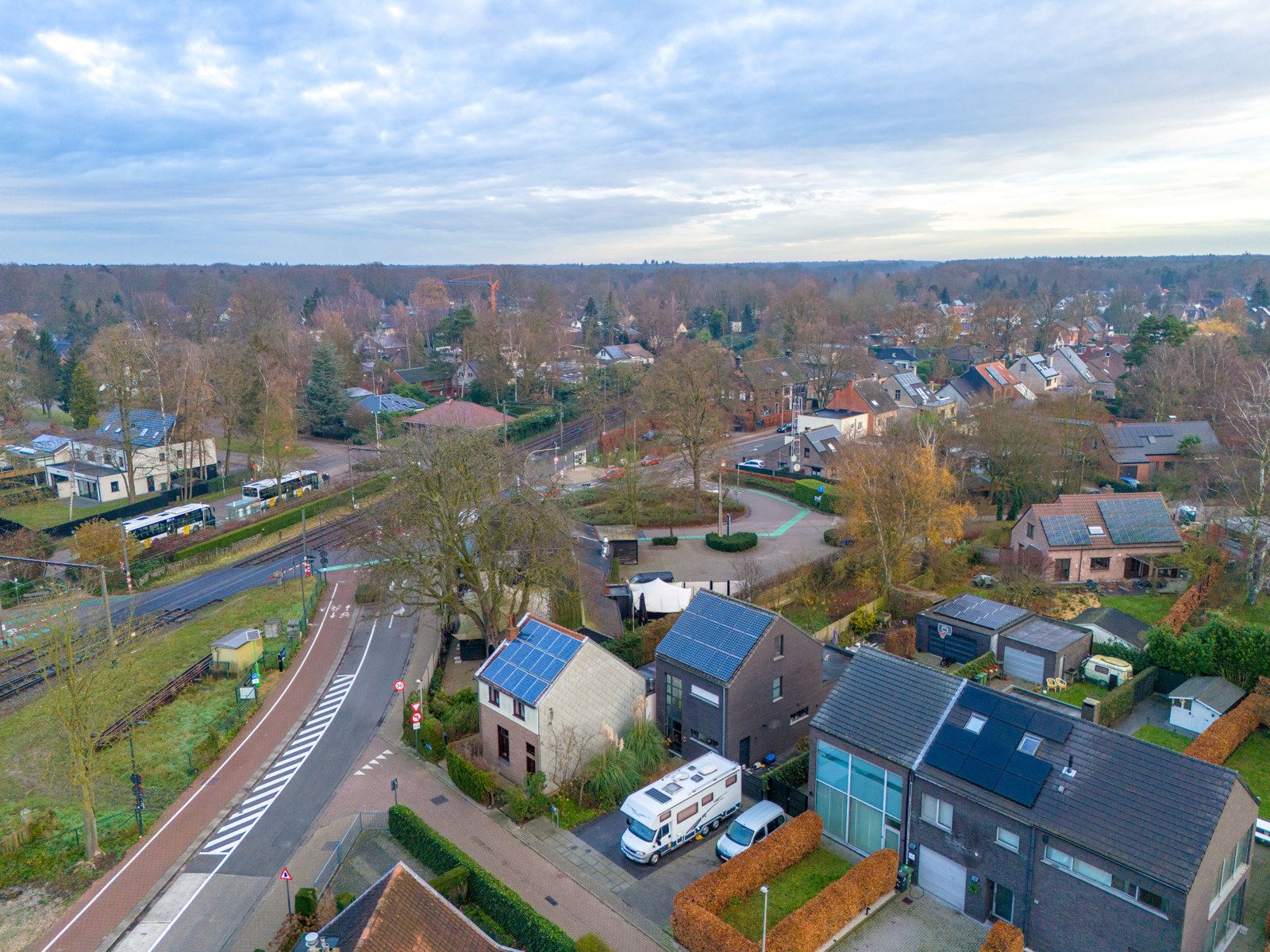 Te renoveren woning met 2 slaapkamers, ruime oprit en tuin! foto 16