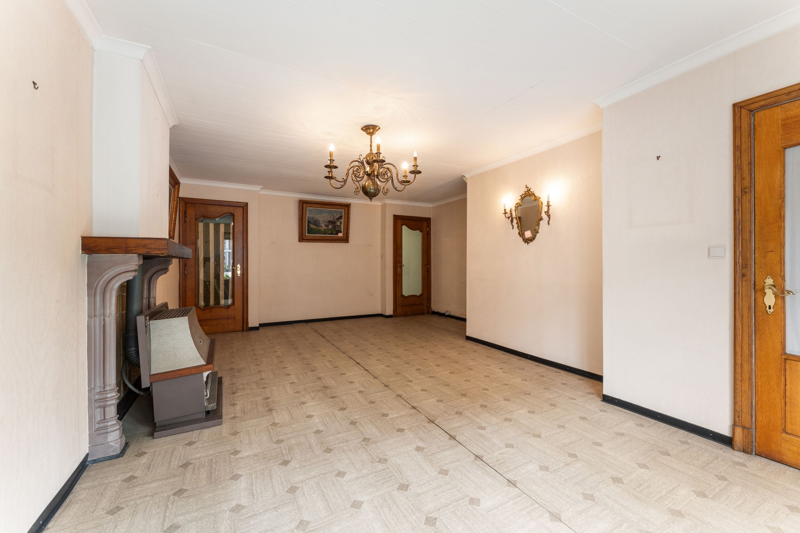 Ruime te renoveren woning met potentieel in hartje Kortrijk foto 7