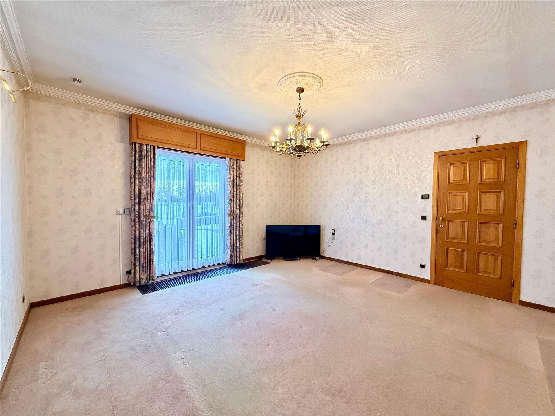 Zeer ruime villa (483 m²) op 16a48ca in Dilsen-Stokkem, goed onderhouden en vol potentieel om te transformeren tot uw hedendaagse droomwoning. foto 25