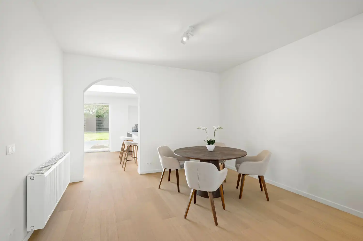 Prachtig gerenoveerde woning met tuin op wandelafstand van de Zee foto 5
