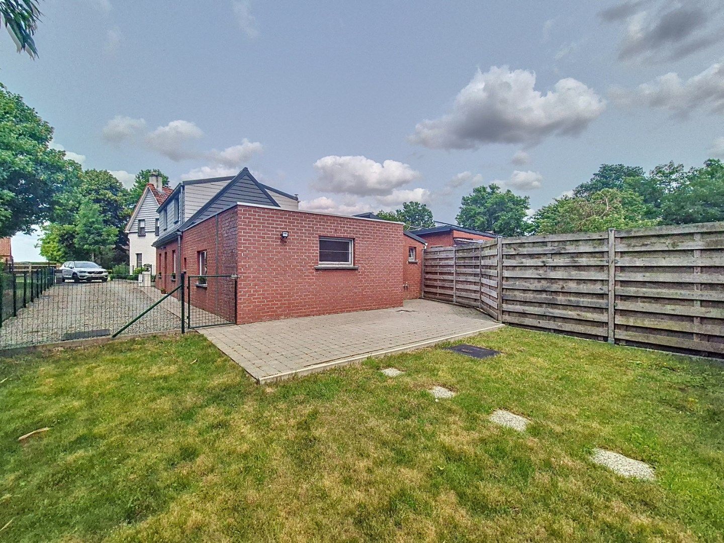 Gerenoveerde woning met 3 slaapkamers foto 19